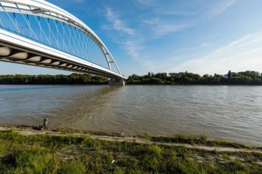 Danube köprüsünde Apollo 