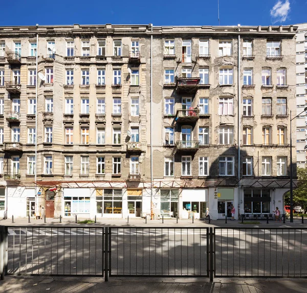 Edificio en ruinas fachada — Foto de Stock