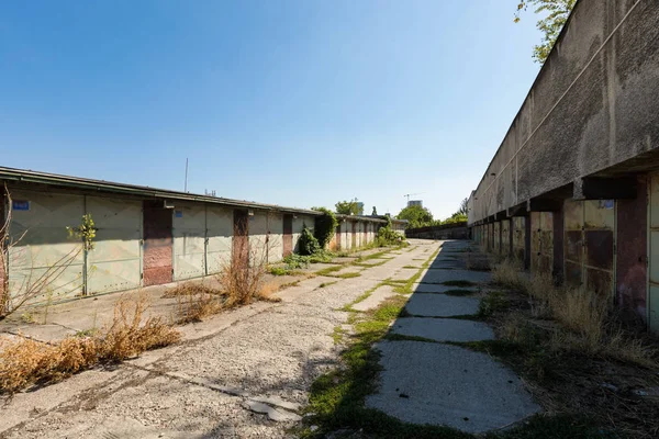 Garaje abandonado en Bratislava — Foto de Stock