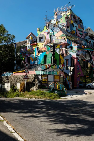 Hotel colorato a Bratislava — Foto Stock