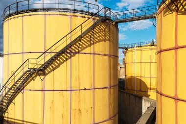 Sarı sarnıç ve adımları