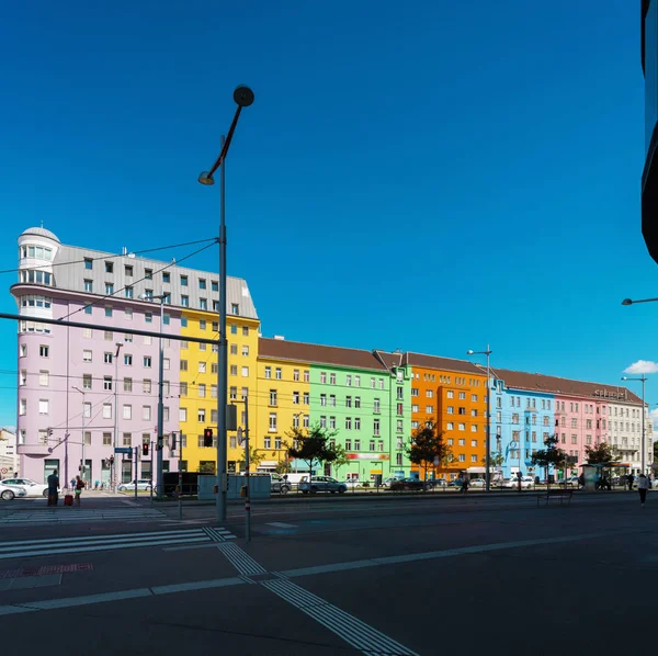 Tradiční barevné dům v Rakousku — Stock fotografie