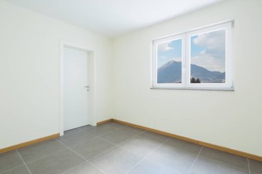 Yeni, temiz ve sadece yenilenmiş oda boş