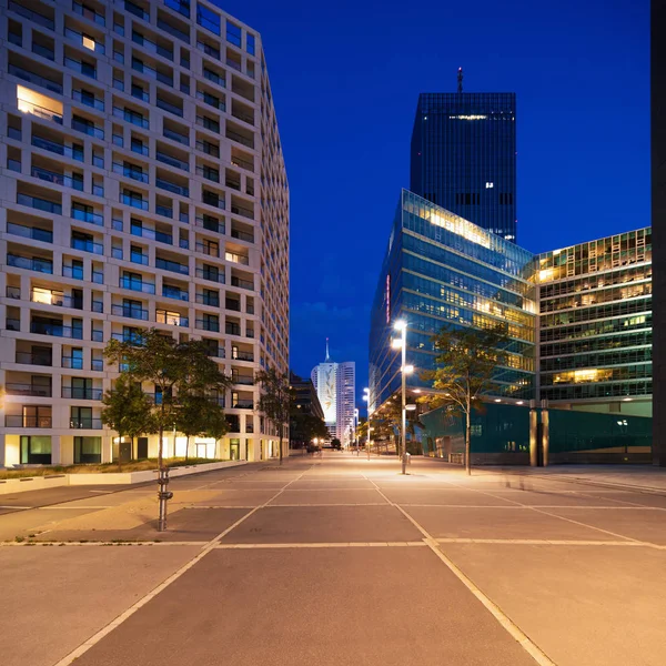 Wien e la sua costruzione di notte — Foto Stock