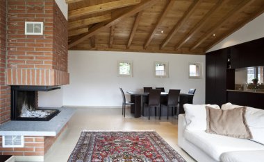 Bir şekilde döşenmiş, yeni ev iç çatı villa