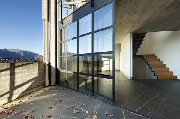 Innenraum des neuen modernen Hauses ist nicht möbliert — Stockfoto