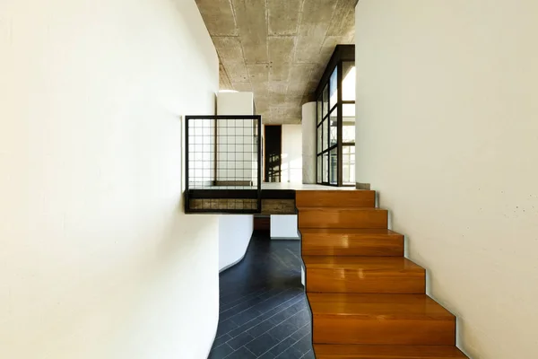 Interior da nova casa moderna não está mobilado — Fotografia de Stock
