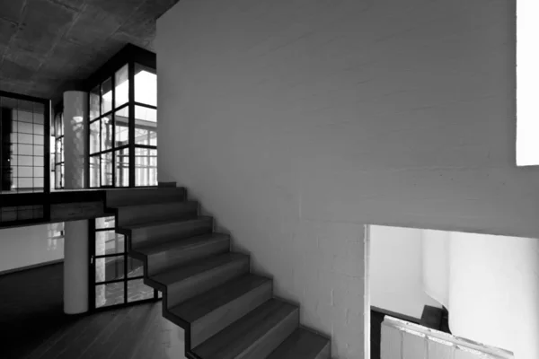 Interiören i nya moderna hus är inte möblerad — Stockfoto