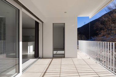 Modern ev teras ile korkuluk