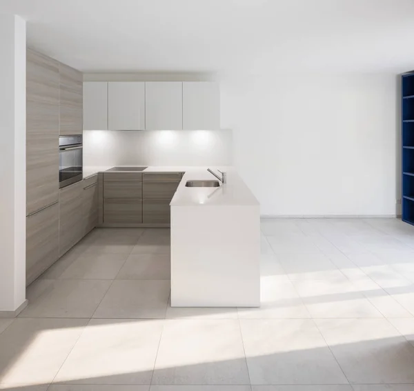 Moderno open space con soggiorno e cucina — Foto Stock