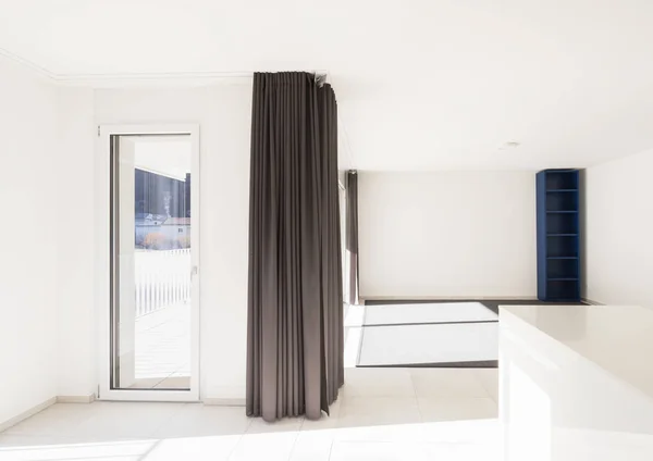 Moderner offener Raum mit Wohnzimmer und Küche — Stockfoto