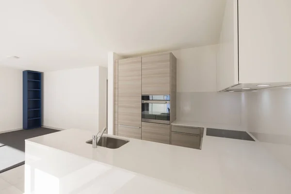 Moderno open space con soggiorno e cucina — Foto Stock