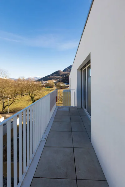 Vista dal balcone della valle svizzera — Foto Stock