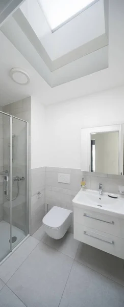 Baño de diseño en casa moderna — Foto de Stock