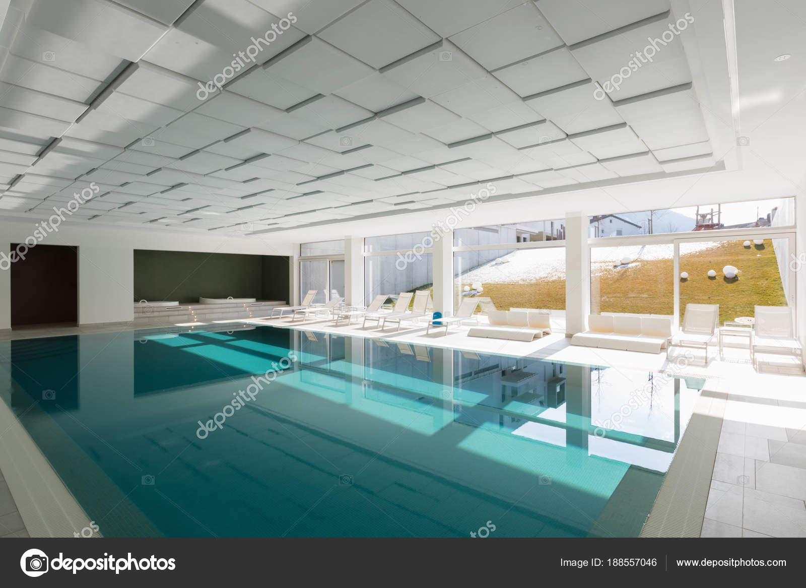 Piscine Couverte Dans Une Résidence Privée Photographie Zveiger