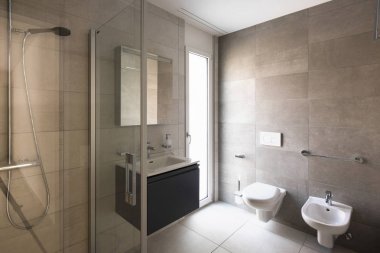 Mermer modern bir dairede banyo