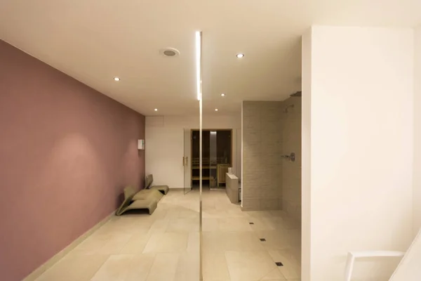 Spa-dusch på en privat bostad — Stockfoto