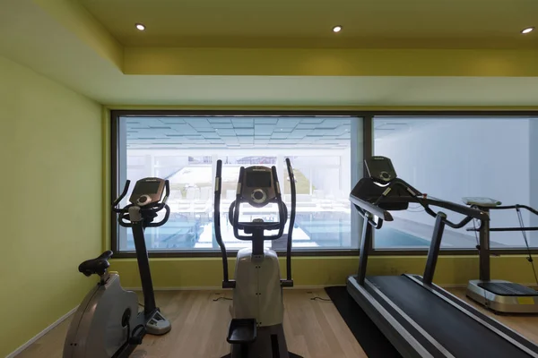 私人住宅的健身房。最新世代工具 — 图库照片