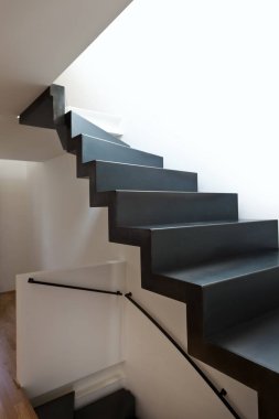 Modern Daire, tasarım çatı