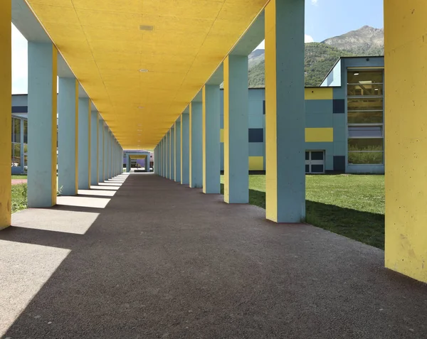 Școală publică, arhitectură exterioară — Fotografie, imagine de stoc