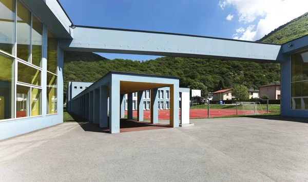 Public school, exterior architecture — Stock Photo, Image