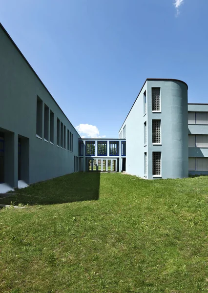 public school, exterior architecture