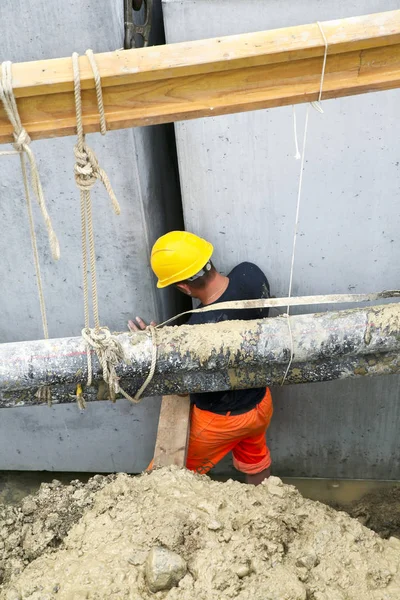 Trabalhador construtor em equipamentos de proteção de segurança — Fotografia de Stock