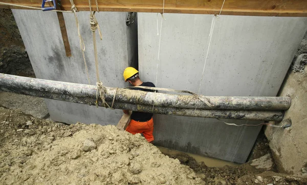 Trabajador constructor en equipo de protección de seguridad — Foto de Stock
