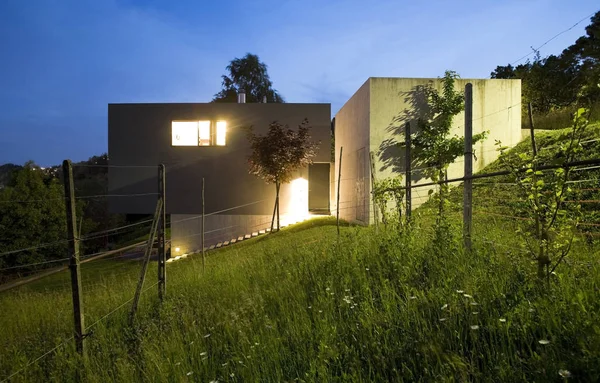 Villa exterior de estilo moderno — Foto de Stock