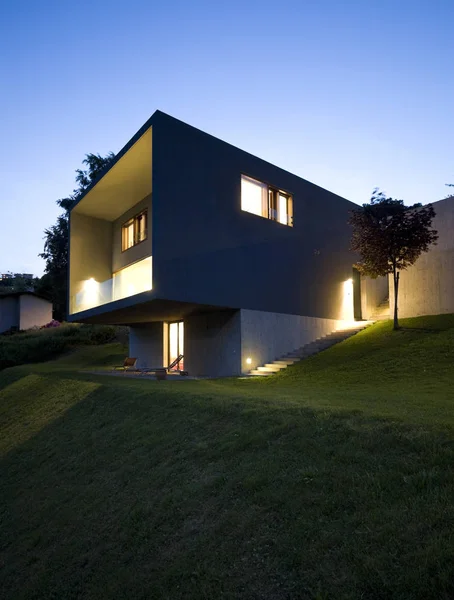 Külső modern stílusú villa — Stock Fotó