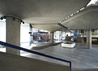 Modern beton etkinlikler için kapalı bina