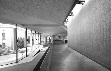 Modern beton etkinlikler için kapalı bina