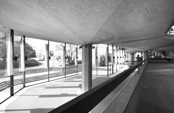 Modern beton etkinlikler için kapalı bina