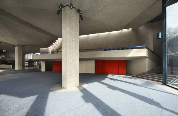 현대 콘크리트 공공 이벤트, 실내 건축 — 스톡 사진