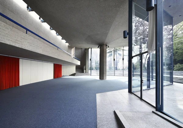 Moderne beton gebouw voor openbare evenementen, indoor — Stockfoto