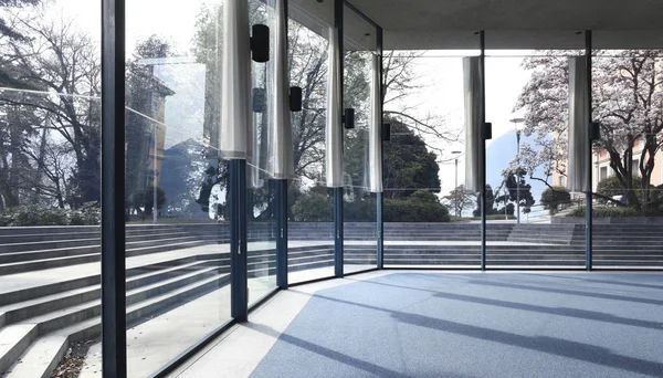 Prédio beton moderno para eventos públicos, interior — Fotografia de Stock