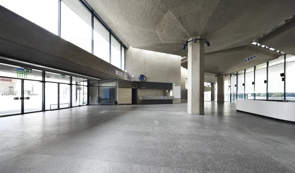 Moderno edificio de beton para eventos públicos, interior —  Fotos de Stock