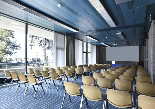 Interno di una moderna sala conferenze — Foto Stock