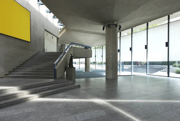 Moderne beton gebouw voor openbare evenementen, indoor — Stockfoto