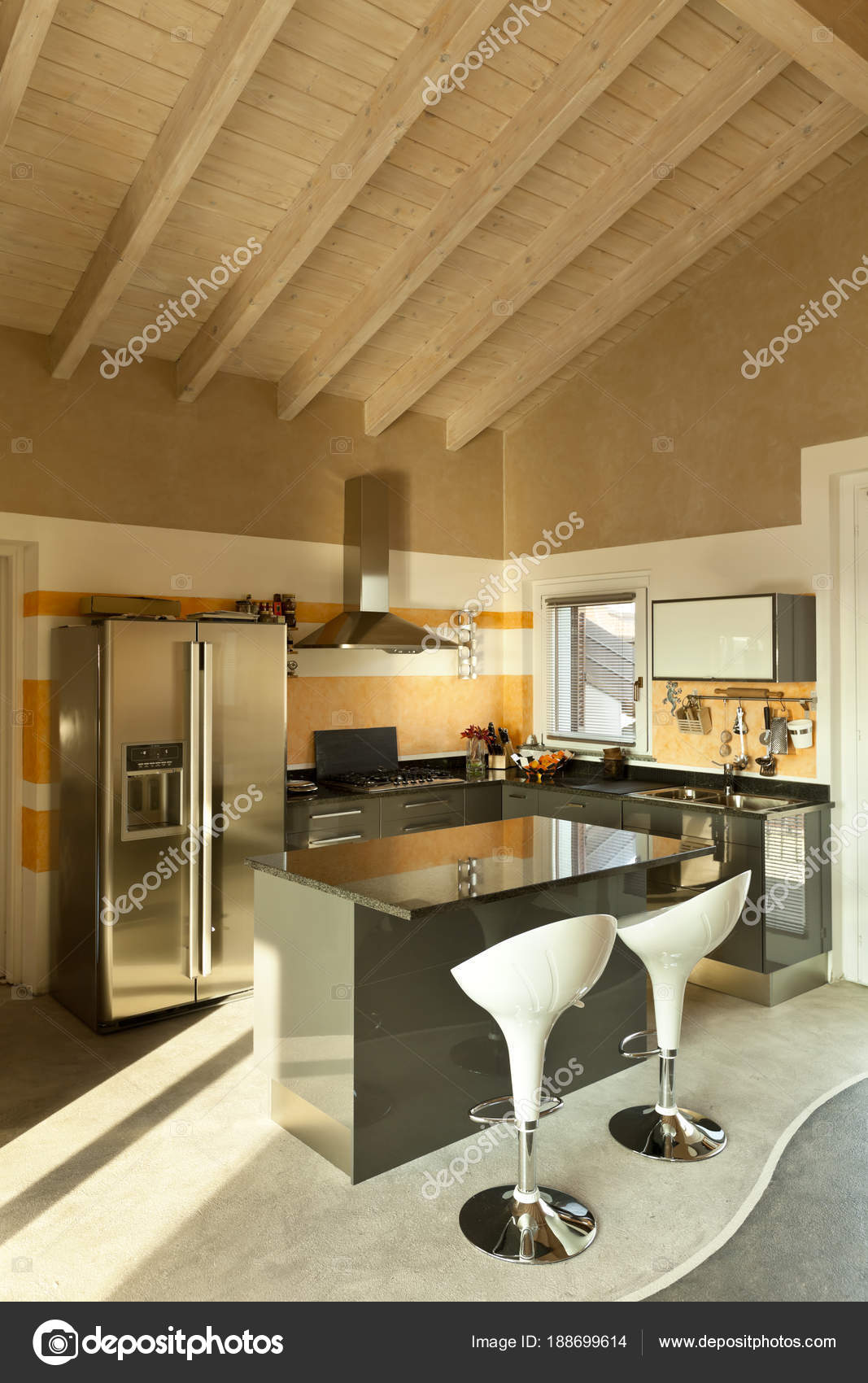 Loft Interior Nova Decorado Ilha Cozinha Com Duas Cadeiras Stock Loft Interior Nova Decorado Ilha Cozinha Com Duas Cadeiras Stock