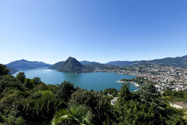 Panorama van Lugano lake — Stockfoto