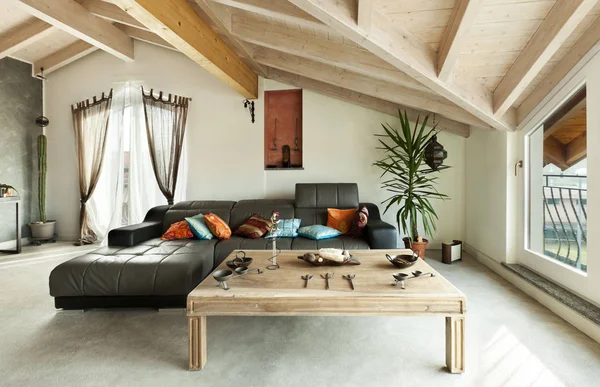 Interieur neue Loft, ethnische Möbel, Wohnzimmer — Stockfoto