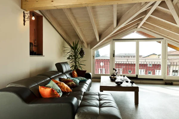 Interior novo loft, móveis étnicos, sala de estar — Fotografia de Stock