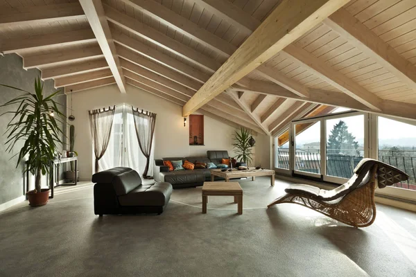 Interior novo loft, móveis étnicos, sala de estar — Fotografia de Stock
