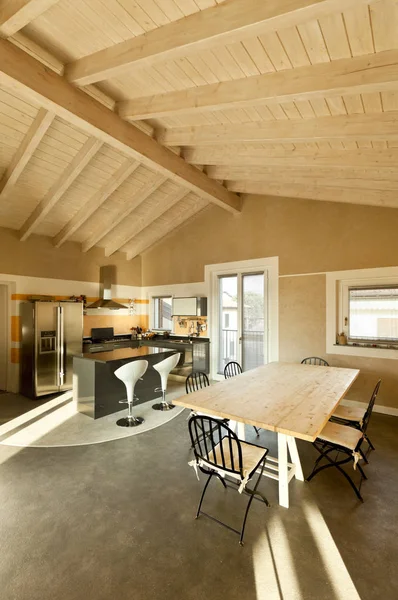 Interior Novo Loft Mobilado Vista Mesa Jantar Cozinha — Fotografia de Stock