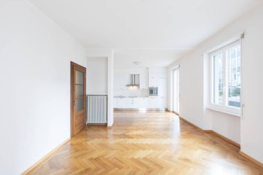 Mutfak ahşap zemin ile yenilenmiş açık alanda