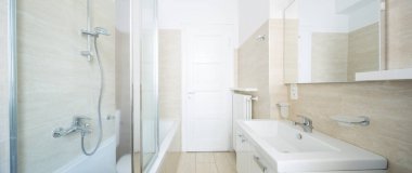 Yeni ve temiz banyo sonra yenileme