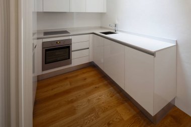 Modern mutfak önden görünümü