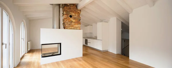 Moderne woonkamer met open haard in het midden — Stockfoto