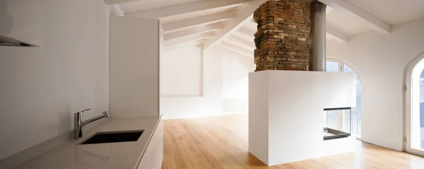 Moderne woonkamer met open haard in het midden — Stockfoto